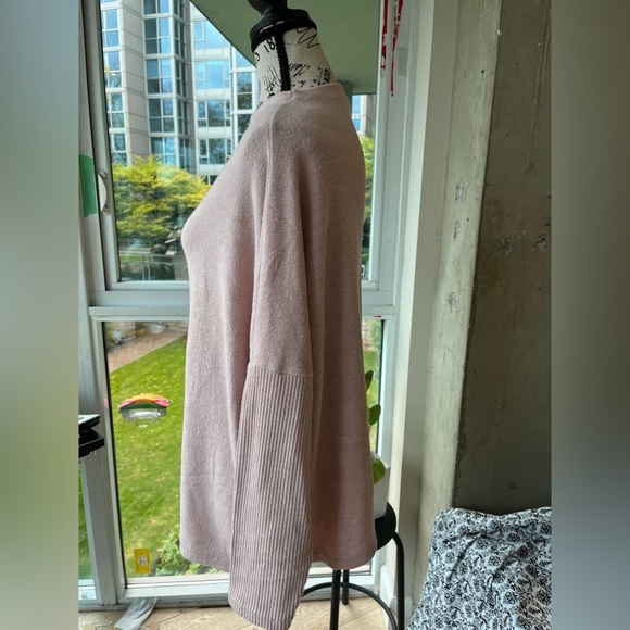 Pale pink H&M mock neck sweater with ribbed sleeves, size large (372) - Picture 4 of 6
